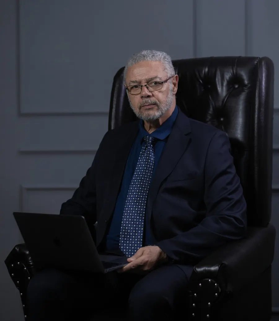 Eduardo José Gomes Pimentel, sócio do escritório Pimentel e Gonçalves, em atendimento